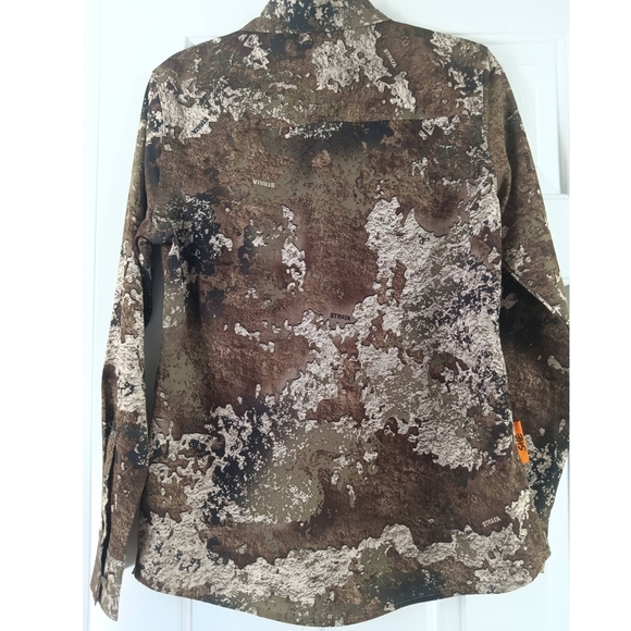 CLEARANCE SALE!! Women's SHE OUTDOORS Camouflage Button Down Long Sleeve Shirt - Picture 2 of 8